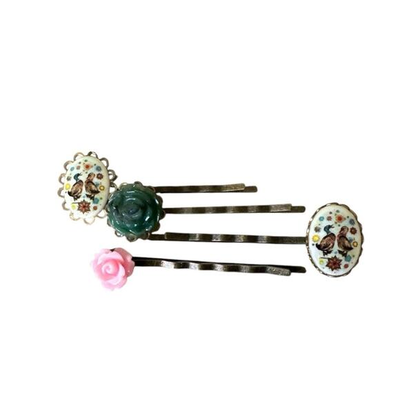 Charming Porcelain & Floral Hairpin Set – Elegant Handmade Hair Accessories - Picture 3 of 4